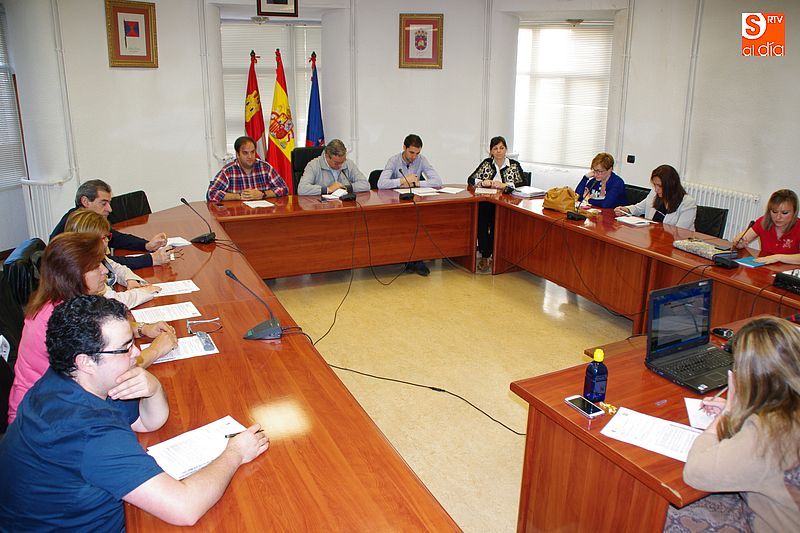 Imagen del pasado pleno del sorteo de las mesas electorales del 26-J.