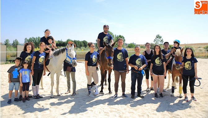 Jornada de terapia con caballos de la mano de la Asociación Cavalier, en Pelabravo