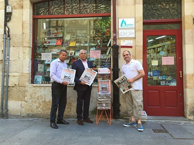 SALAMANCA AL DÍA cuenta con la mejor distribución de la prensa escrita en capital y provincia (en la imagen, uno de los expositores del rotativo en la Librería Víctor Jara)