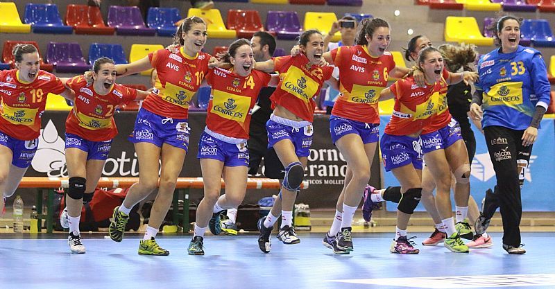 Las jugadoras celebran el oro en el Mundial de Selecciones Nacionales