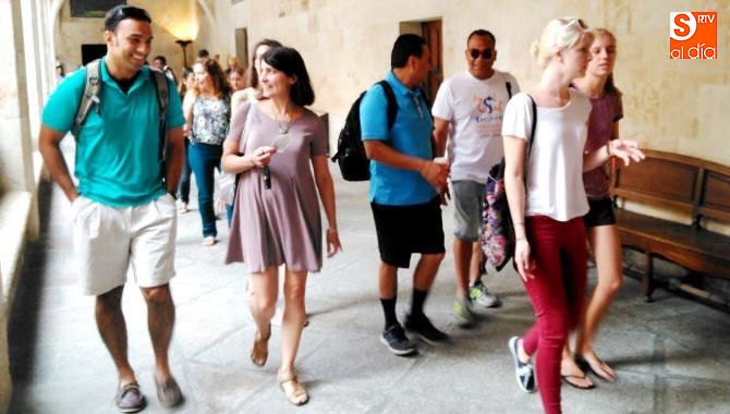 Algunos de los estudiantes de esta edición en el Claustro de las Escuelas Mayores