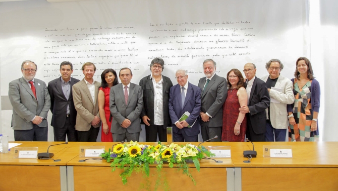 Foto de la familia de los asistentes al acto
