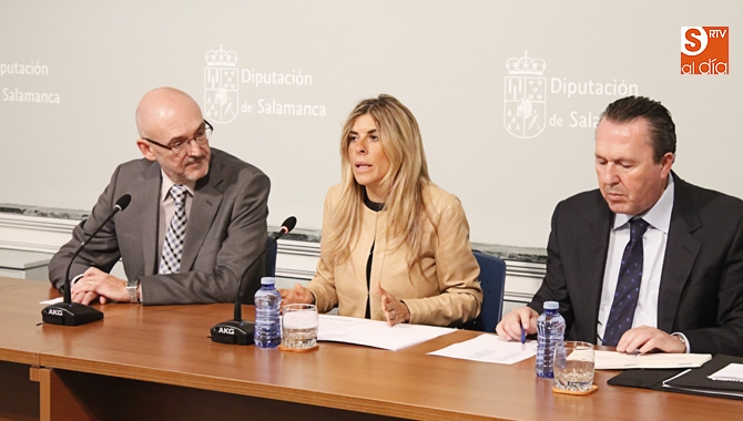 La vicepresidenta segunda de la Diputación de Salamanca y vicepresidenta del Organismo Autónomo Regtsa, Chabela de la Torre, en el centro