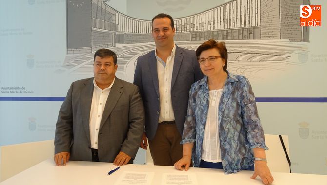 Francisco Miguel García, David Mingo y Rosario Álvarez, en la firma del convenio