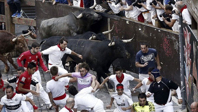Un momento del encierro de San Fermín