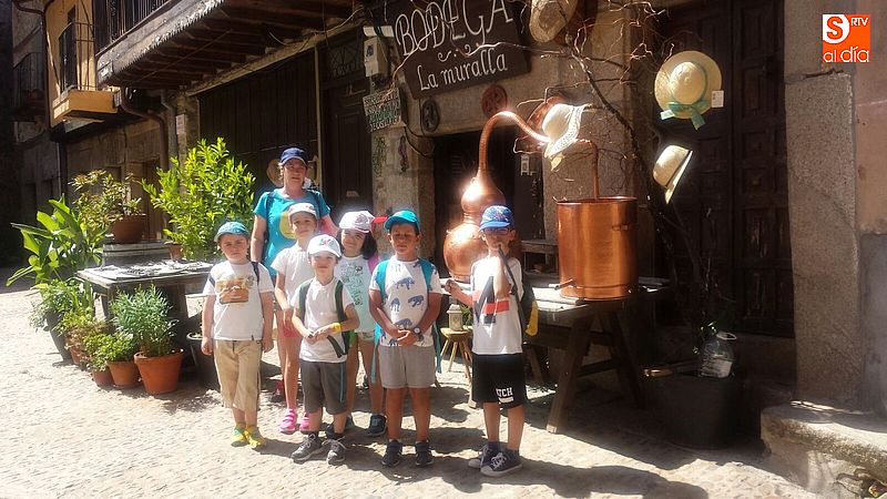 Los jóvenes participantes descubrieron el patrimonio artístico y natural de la Sierra de Francia.
