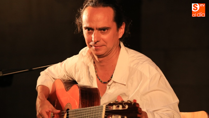 David Tavares, guitarrista, en la Casa de las Conchas / Foto de Alberto Martín