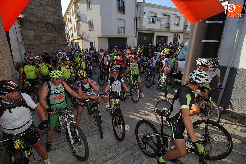 La salida se tomo en el centro de Ledrada con cerca de 250 ciclistas.