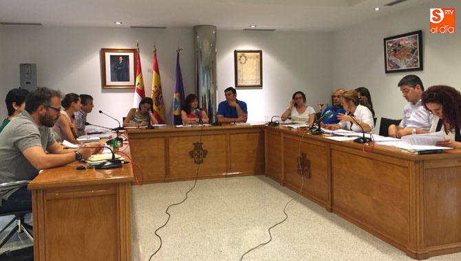 Socialistas y populares debatieron sobre las modificaciones de las tasas durante el pleno celebrado en la noche del lunes