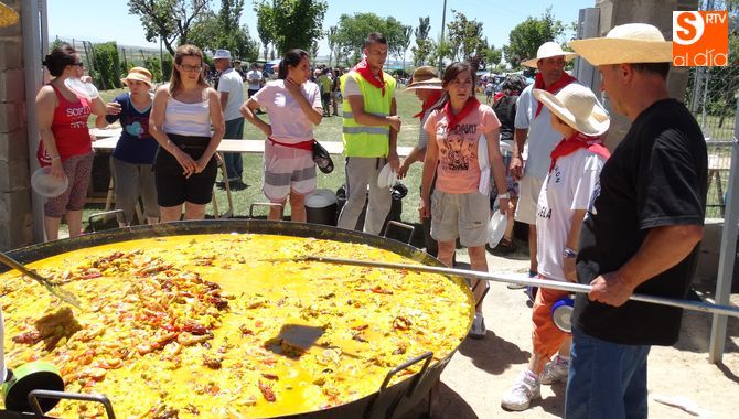 Una banda de música ha animado durante la paella
