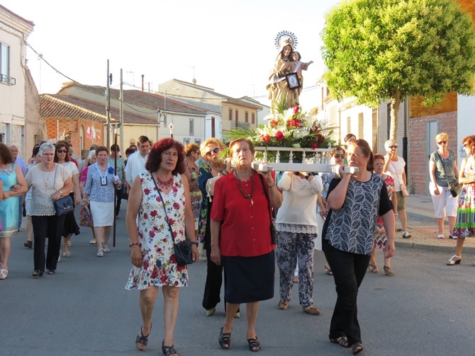 Procesión en Villoria con la Virgen del Carmen. Foto: Mercedes Corredera