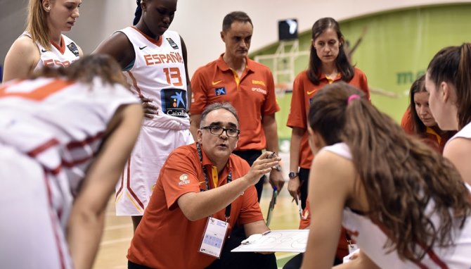 José Ignacio Hernández, entrenador de la selección nacional sub 20 de baloncesto femenino / Foto FEB