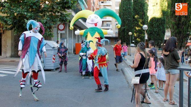 Actuación de Kamaru en la plaza Barcelona