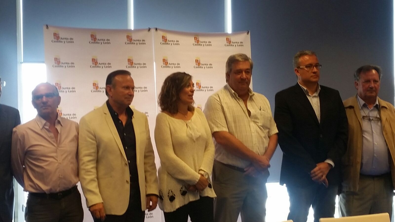 Julián Ramos, como presidente de Adrecag, firmó el convenio con la consejera Milagros Marcos. Fotos: Ayto de Guijuelo.