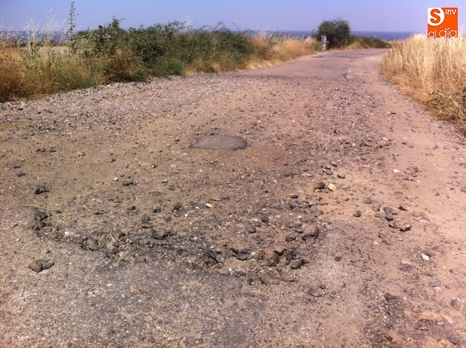 Imagen del estado actual que tienen que sufrir los usuarios de esta vía / Foto: Adrián Martín