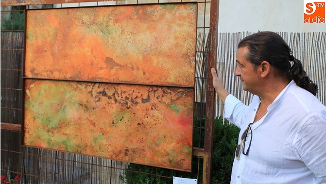 Fernando Ledesma ante su obra | Fotos: Alberto Martín