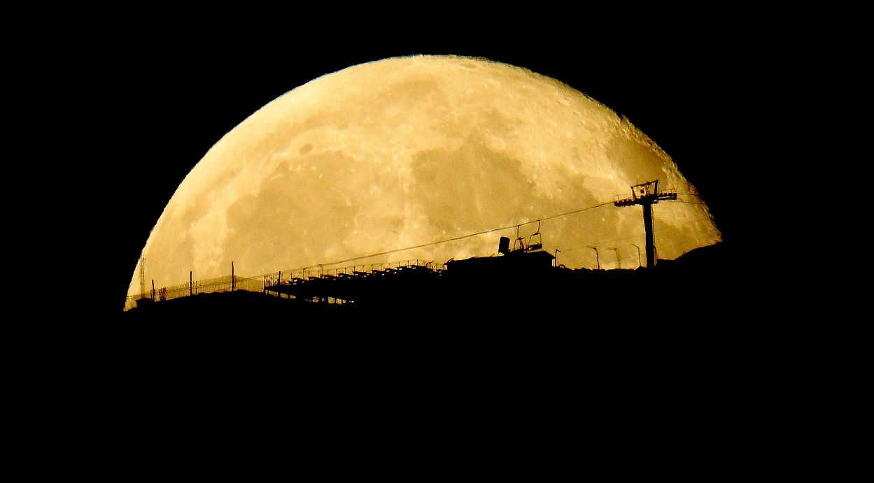 Luna en La Covatilla