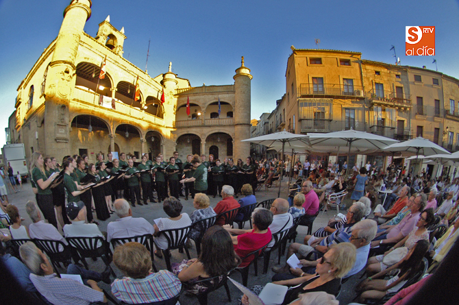 Los músicos Ingleses fueron muy bien acogidos por los mirobrigenses/ Fotografía: Adrián Martín