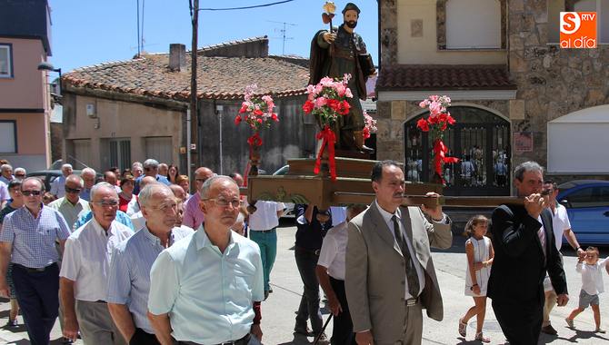Los responsables municipales también portaron a hombros al Patrón / CORRAL