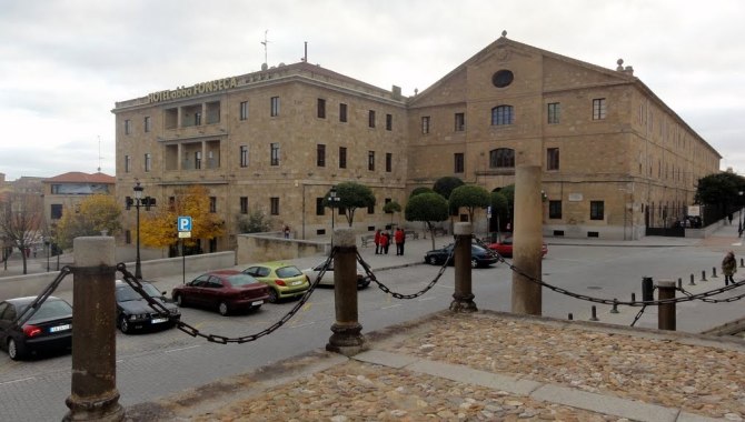 Calle Fonseca, donde el detenido intentaba forzar los vehículos
