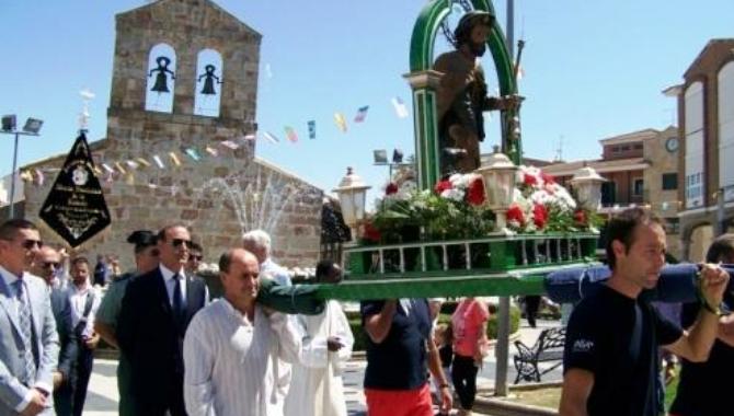 Un momento de la procesión de San Roque en Carbajosa de la Sagrada