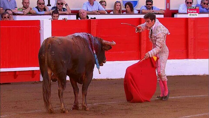 Oreja y ovación a la actitud de Alejandro Marcos en la Feria de Santander