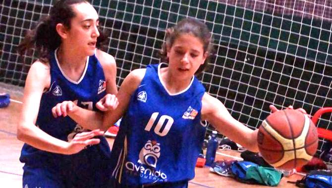 Una de las seleccionadas, en un partido con el Avenida