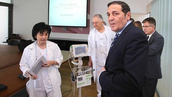 A la derecha el consejero de Sanidad, Antonio María Sáez Aguado