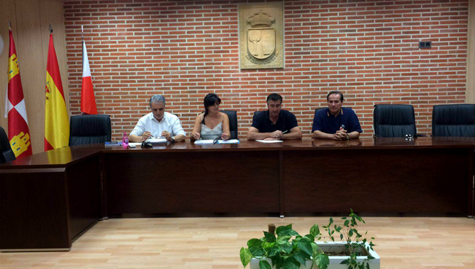 El jurado del primer premio de poesía Juan Machaca se reunía en el Ayuntamiento de la Villa