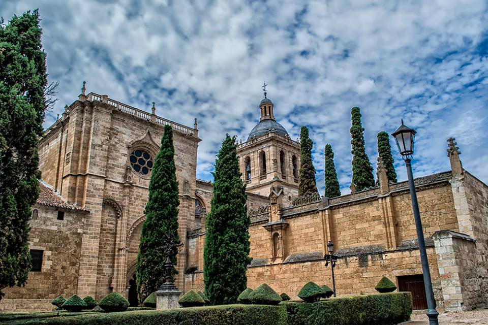 Y hay luz en la piedra