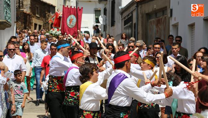 Los paleos es una danza que identifica las fiestas de San Lorenzo / CORRAL