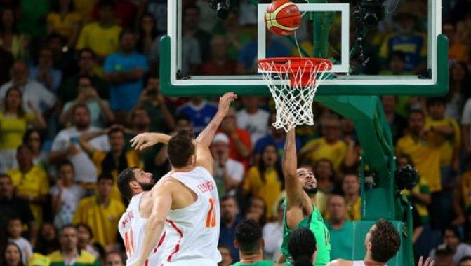 España, segunda derrota en Brasil
