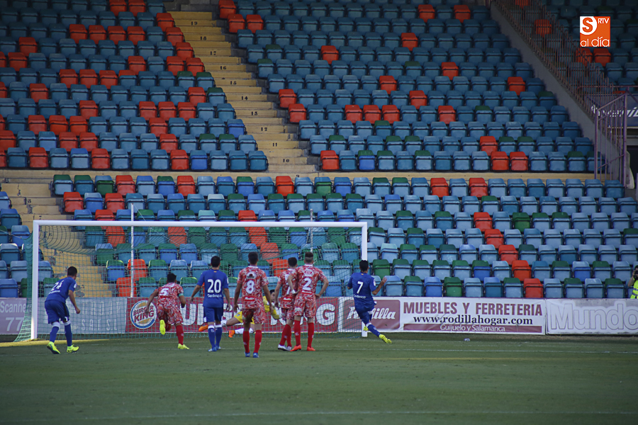 Penalti detenido por el portero del Guijuelo (Foto de Álex López)