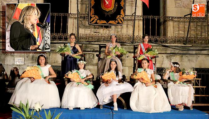 Las integrantes de la Corte de Honor y la pregonera María Fuentes fueron las protagonistas de la noche