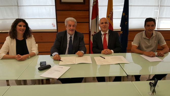 Firma del protocolo para el control integral de la cadena alimentaria