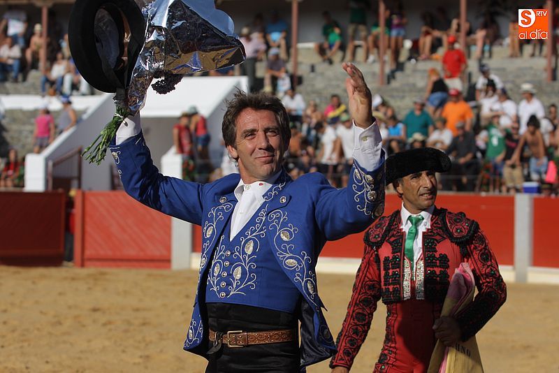 Hermoso de Mendoza obtiene cuatro orejas en la centenaria de Guijuelo