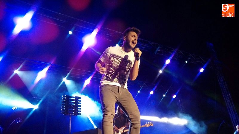 Antonio José se entregó al público en la calurosa noche guijuelense.