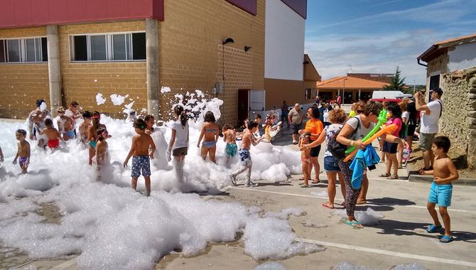 La fiesta de la espuma ha sido uno de los eventos más disfrutados por los niños