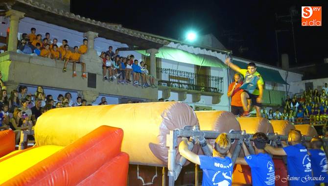 El público disfrutó con las pruebas y la entrega de los equipos / REP. GRÁFICO: JAIME GRANDES