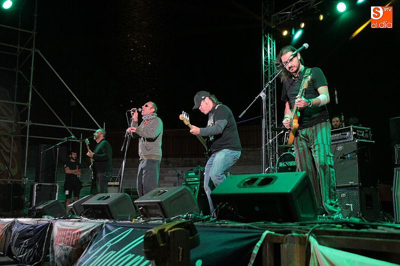 Sínkope actuó al final de la noche ofreciendo una enérgica actuación.