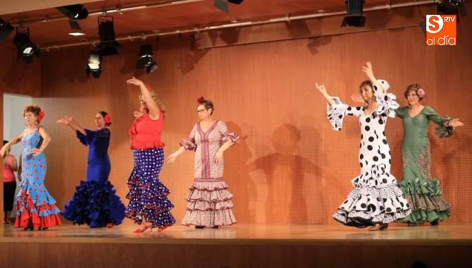 Completo programa de la asociación Los Comuneros para las fiestas del barrio  