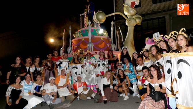 La Mosca Gao nunca defrauda y esta vez sorprendió con otra gran carroza y su imaginación