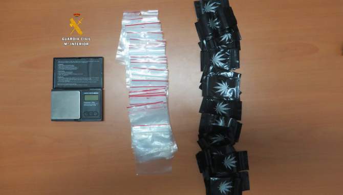 Algunas de las drogas incautadas por la Guardia Civil
