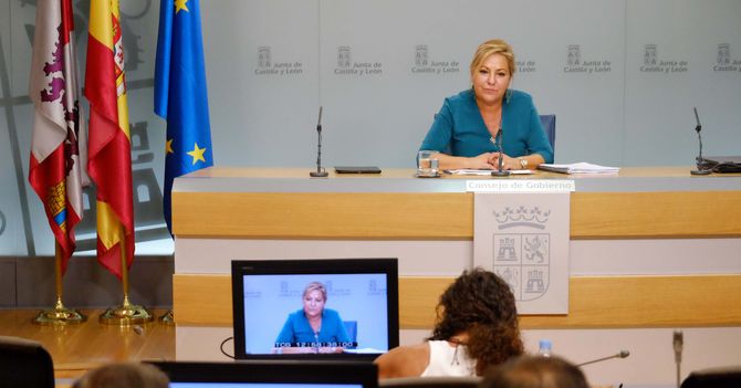 Rosa Valdeón tras el Consejo de Gobierno