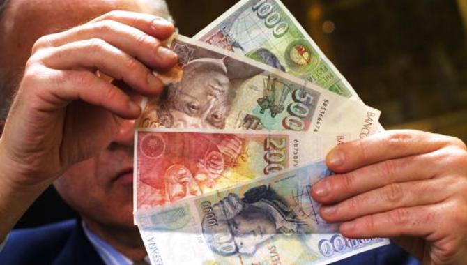 Cuatro billetes de mil, dos mil, cinco mil y diez mil pesetas respectivamente