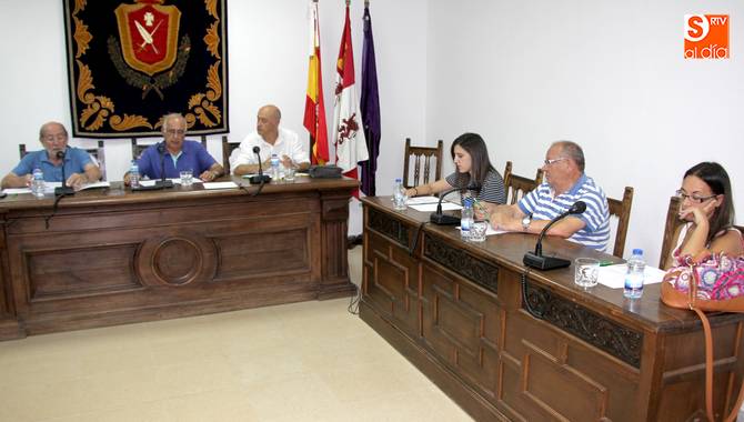 El equipo de Gobierno aprobó el traspaso del contrato del agua a Tecvasa / CORRAL