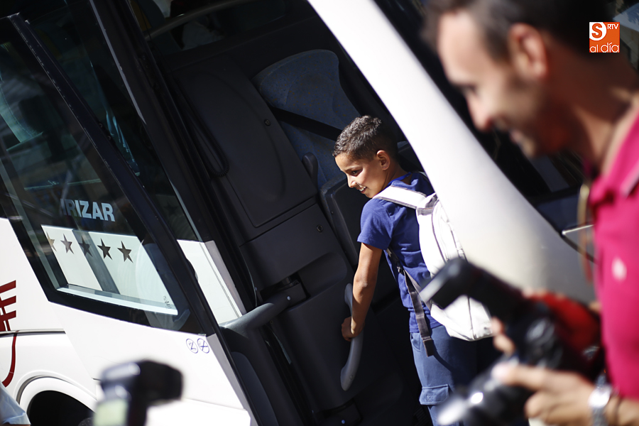Los niños saharauis se despiden de sus familias de acogida. Foto: Alejandro López