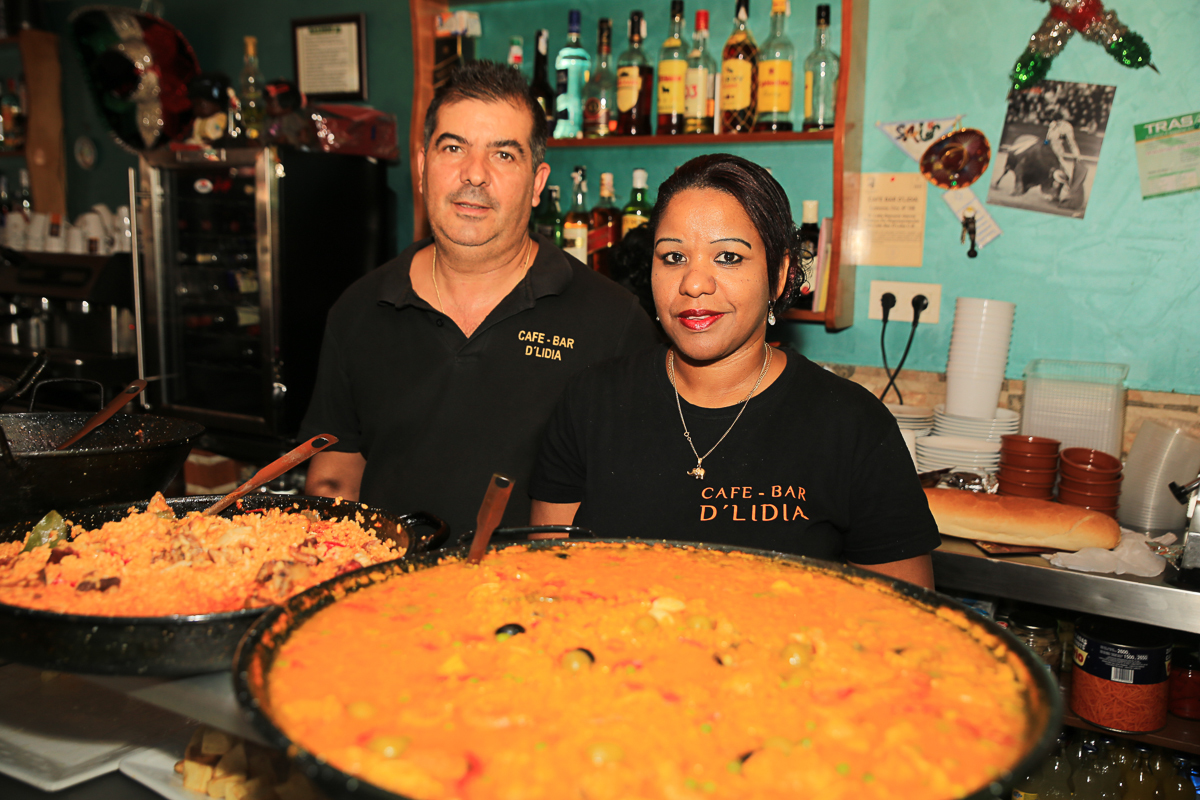 Al frente de este señero mesón, DLidia, exigente en la calidad y el buen trato a los clientes | Fotos: Alberto Martín