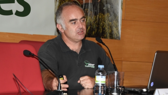 El veterinario Miguel Ángel García