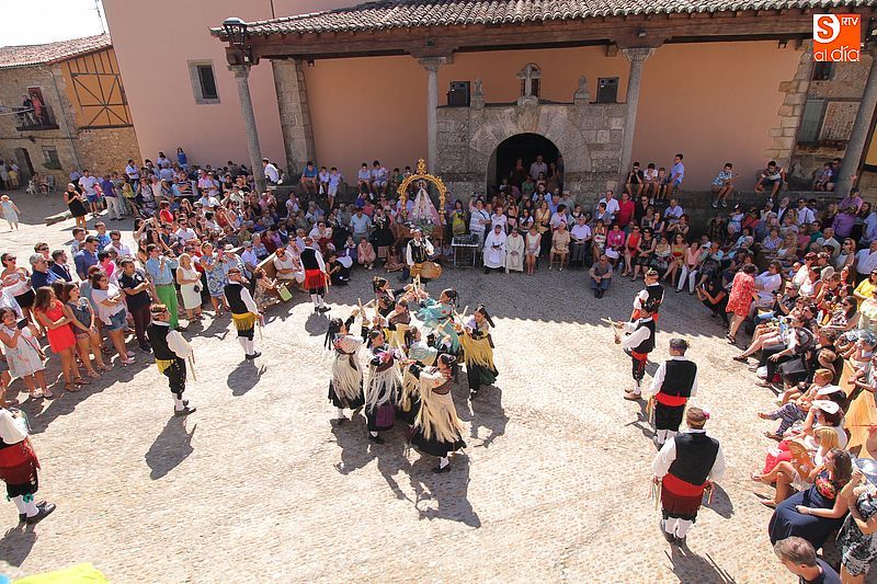 Bailes y versos para la Virgen de la Cuesta